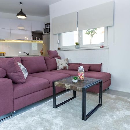 Apartments Tomana Новаля Екстериор снимка