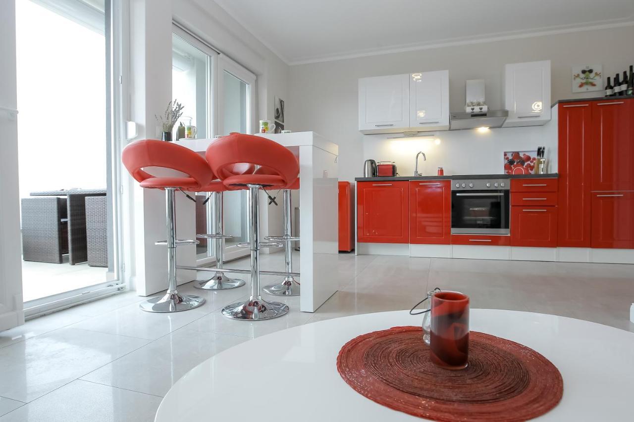 Apartments Tomana Новаля Екстериор снимка