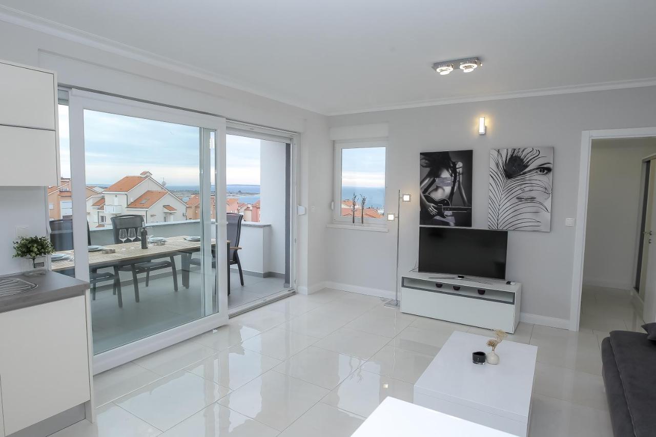 Apartments Tomana Новаля Екстериор снимка