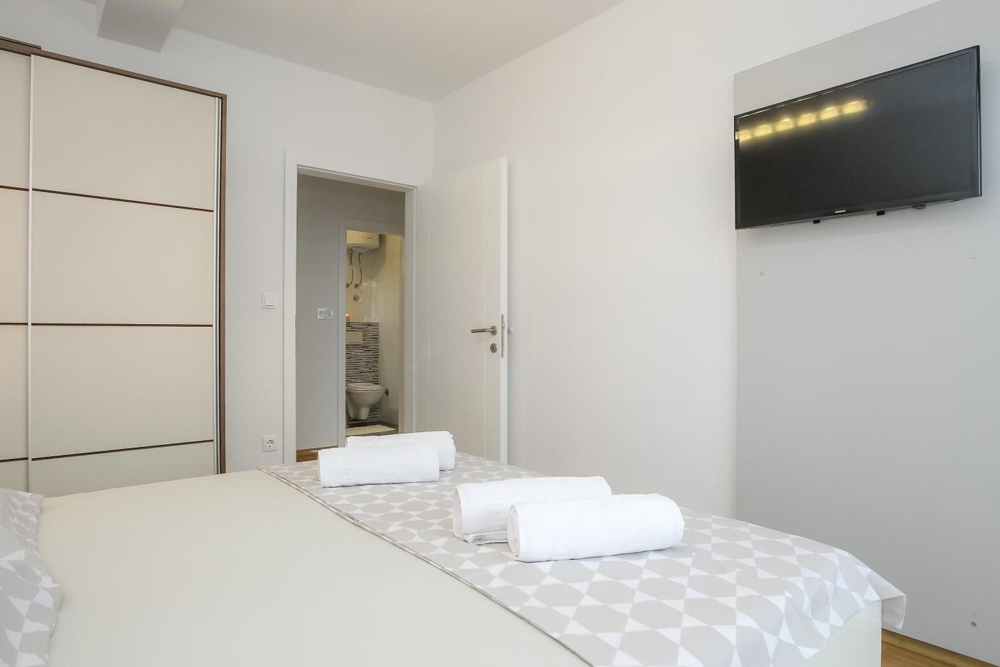 Apartments Tomana Новаля Стая снимка