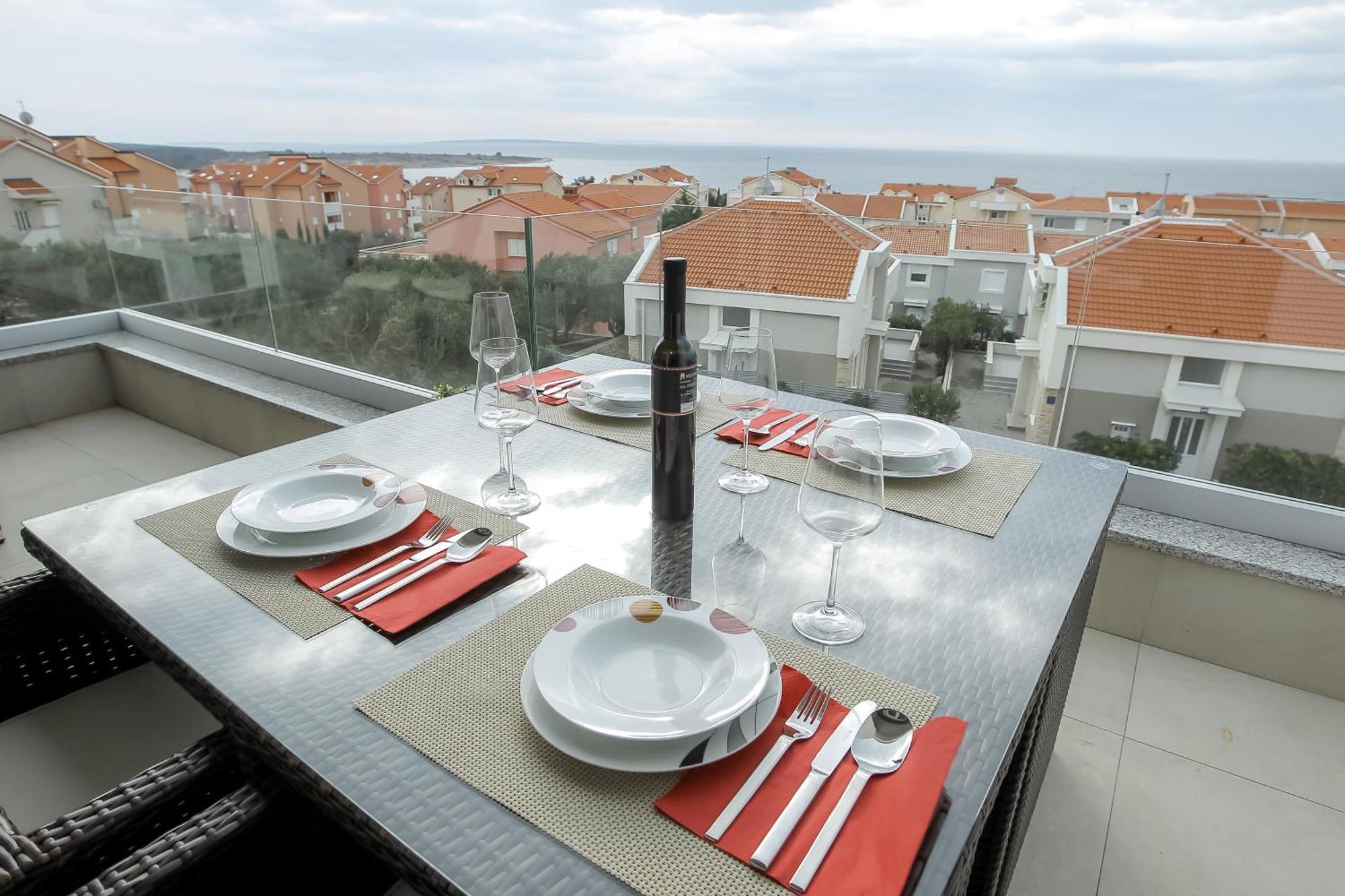 Apartments Tomana Новаля Екстериор снимка